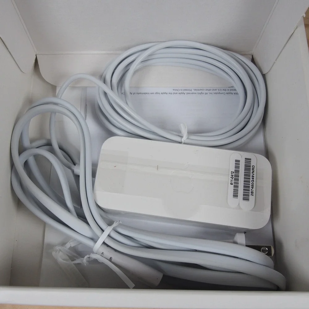 Apple AirPort Extreme Base Station A1143 2nd Gen MB053LL/A 802.11n WiFi‎ Router